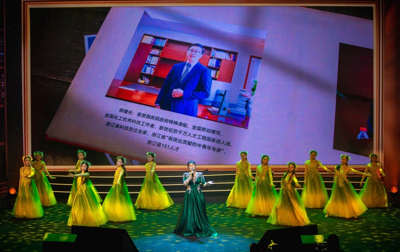 1765268012783705HKfz.jpg 16光荣与梦想.jpg